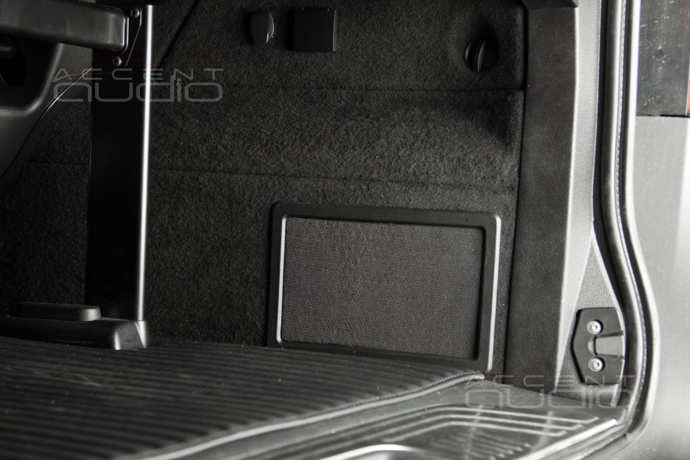 Сабвуфер: заводское исполнение или лучше ?