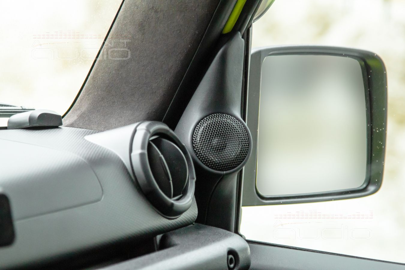 Правильная установка правильных широкополосных динамиков SOAudio в Jimny