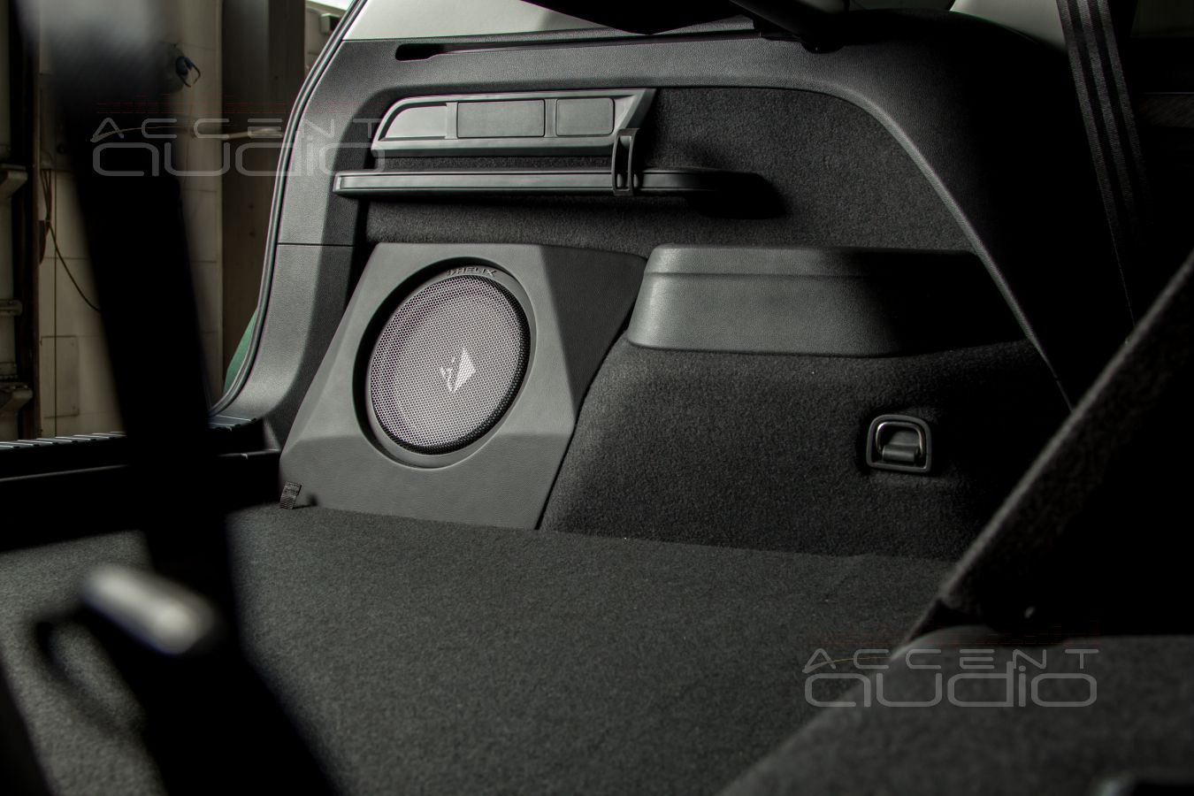 Новинка: лучший, стильный, оригинальный сабвуфер-стелс для Skoda Kodiaq