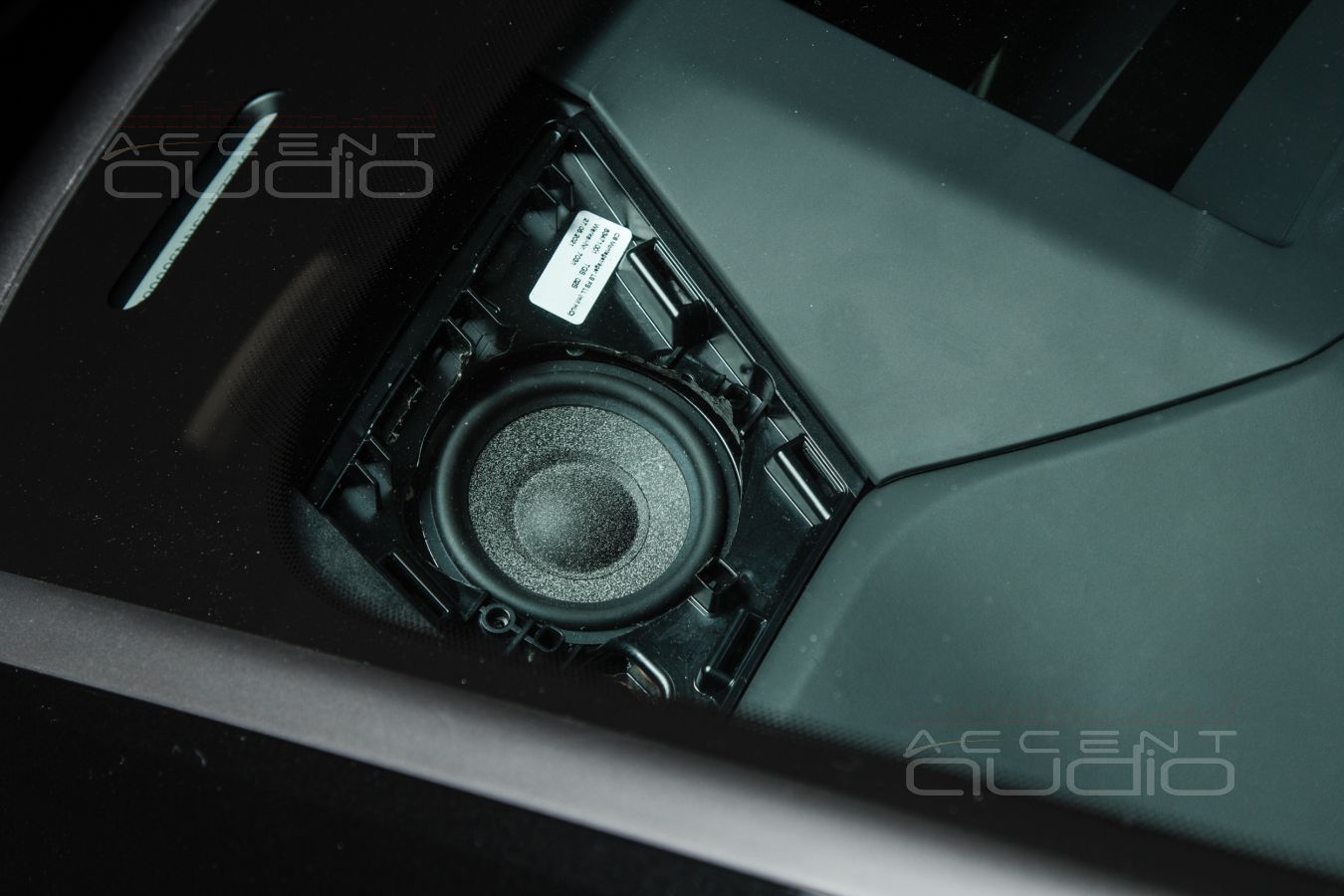 Среднечастотные излучатели Brax ML3 вместо сомнительных выезжалок – штатно для RS 6