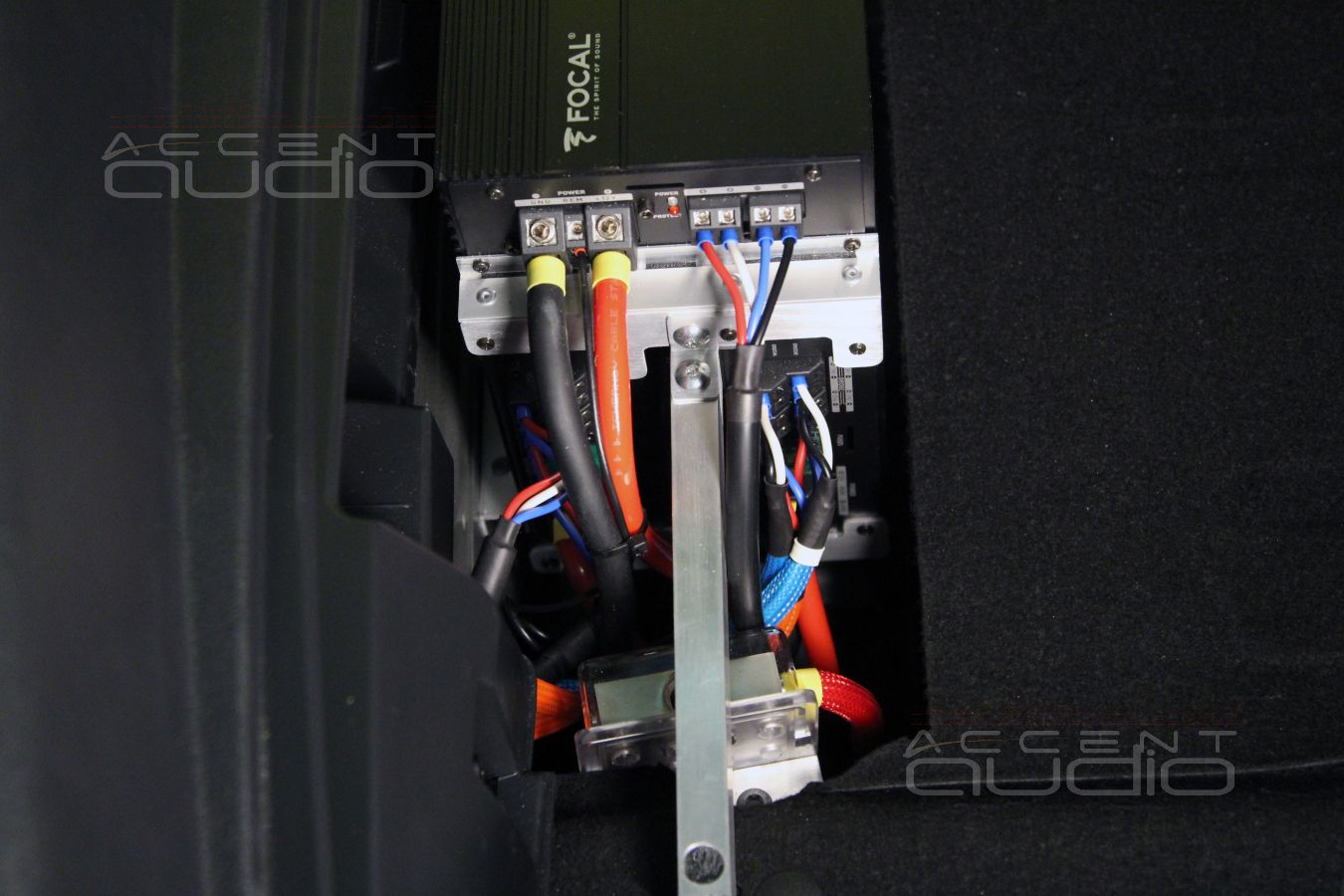 Десятиканальный усилитель Focal, предназначенный для Porsche Macan