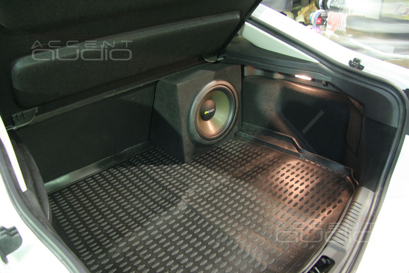 Установка сабвуфера в Ford Mondeo