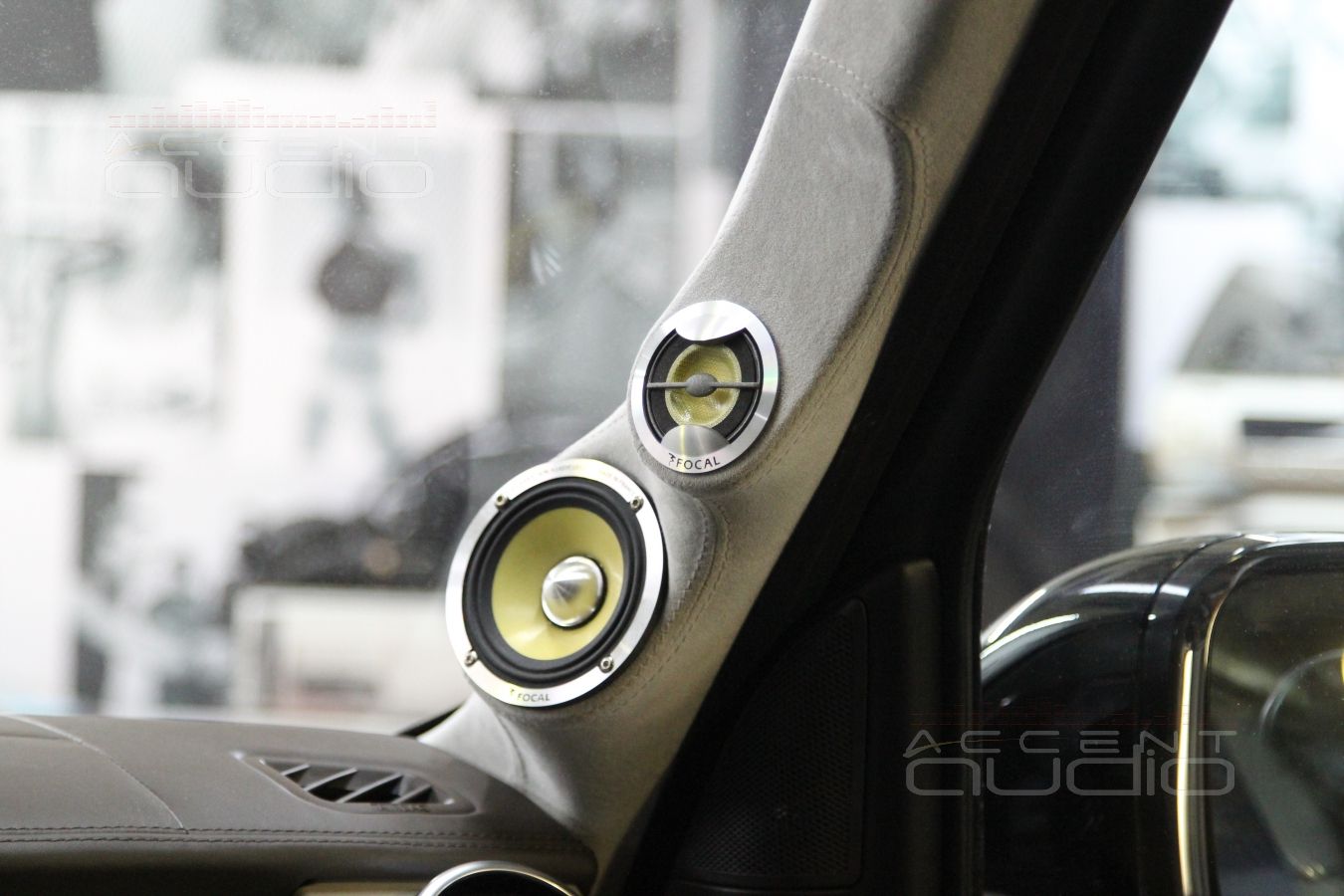 Установка акустики в Range Rover Discovery: изготовление подиумов