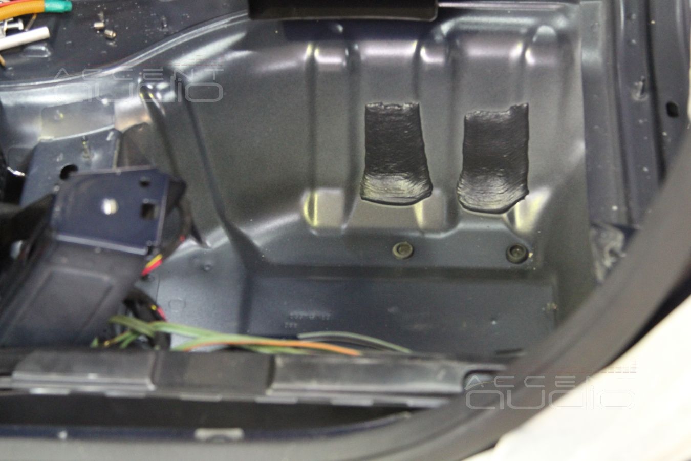 Update: установка процессора и усилителя под водительским сидением