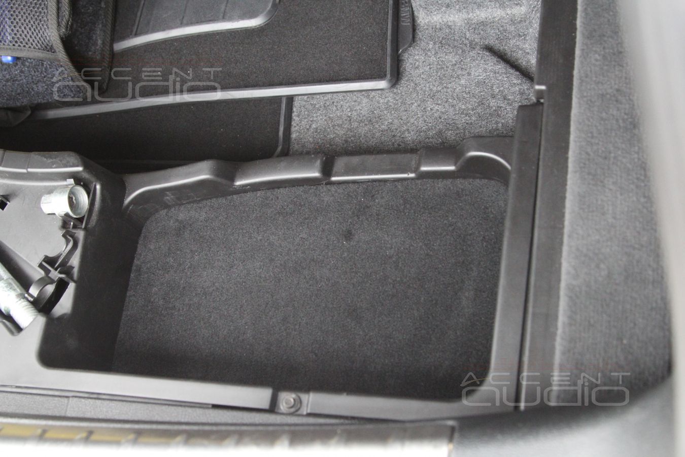 Курить – вредно, лучше управлять сабвуфером.