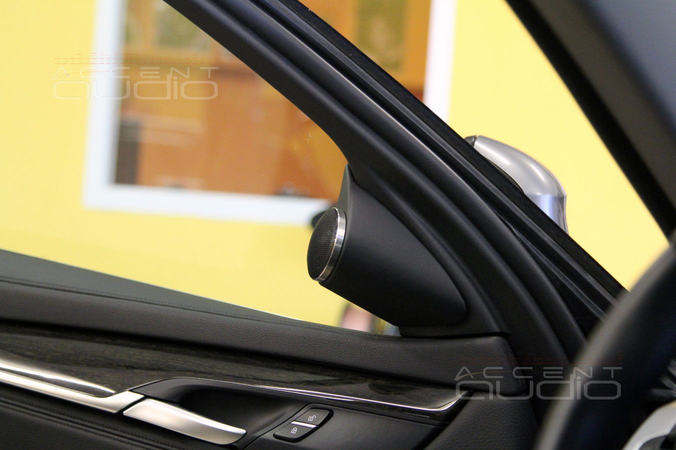 Быстрые подиумы под твитеры BRAX в BMW X6