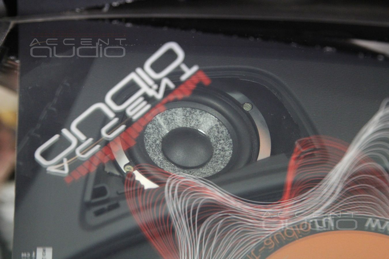 Установка среднечастотных динамиков Focal Utopia Be Midrange 3W2 в Audi A6