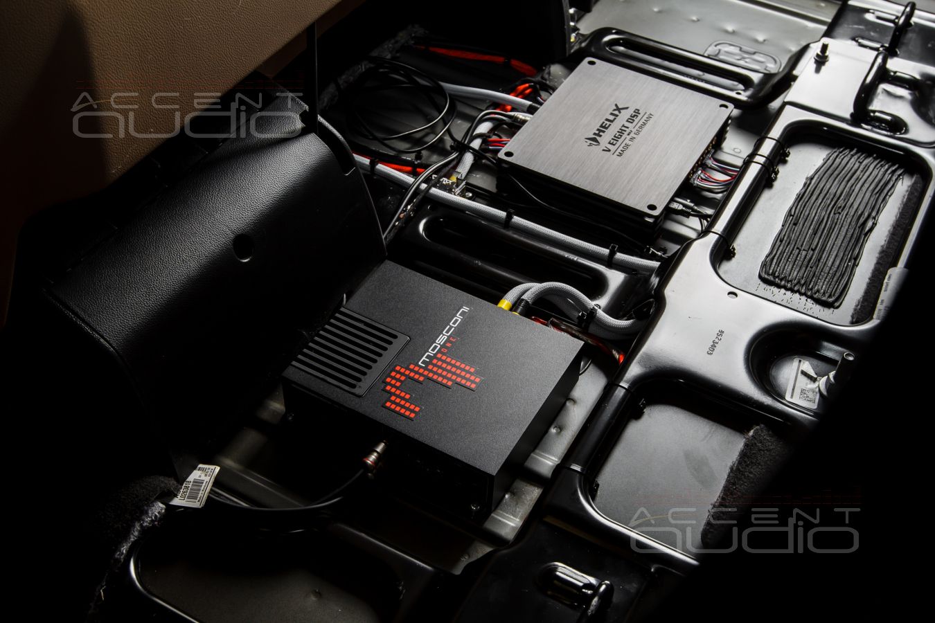 Установка усилителей Helix и Mosconi в новый Cadillac Escalade