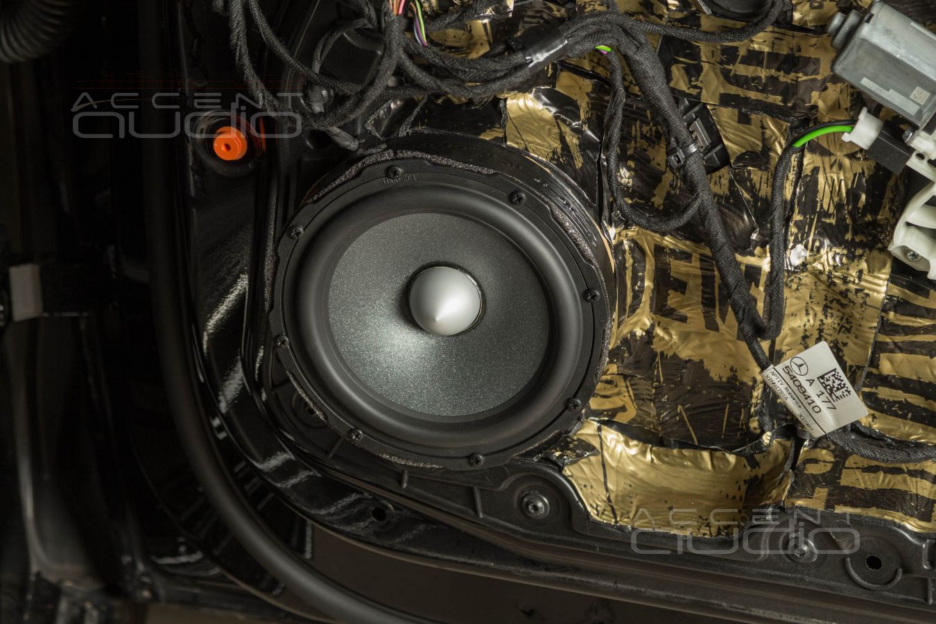 Правильная установка мидбасовых Helix Ci5 W165FM-S3 в Mercedes-Benz A 45
