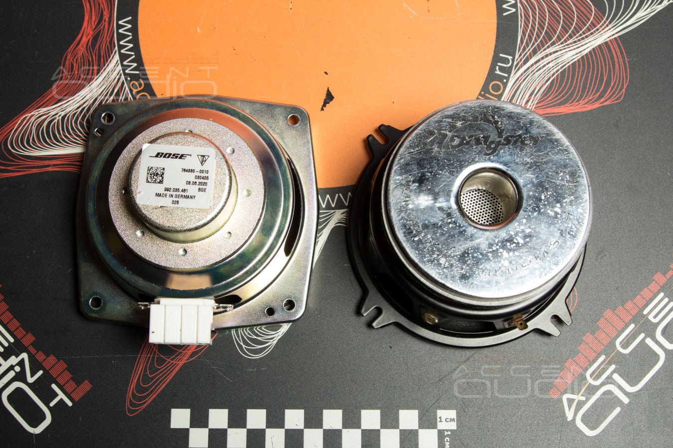 Сабвуфер в торпеде – штатное решение для Porsche 911