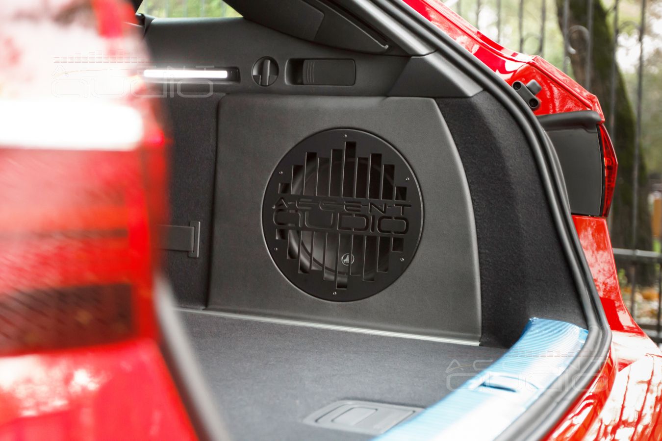 Полная интеграция и стильная встройка: сабвуфер-стелс для Audi A4 Avant 2021