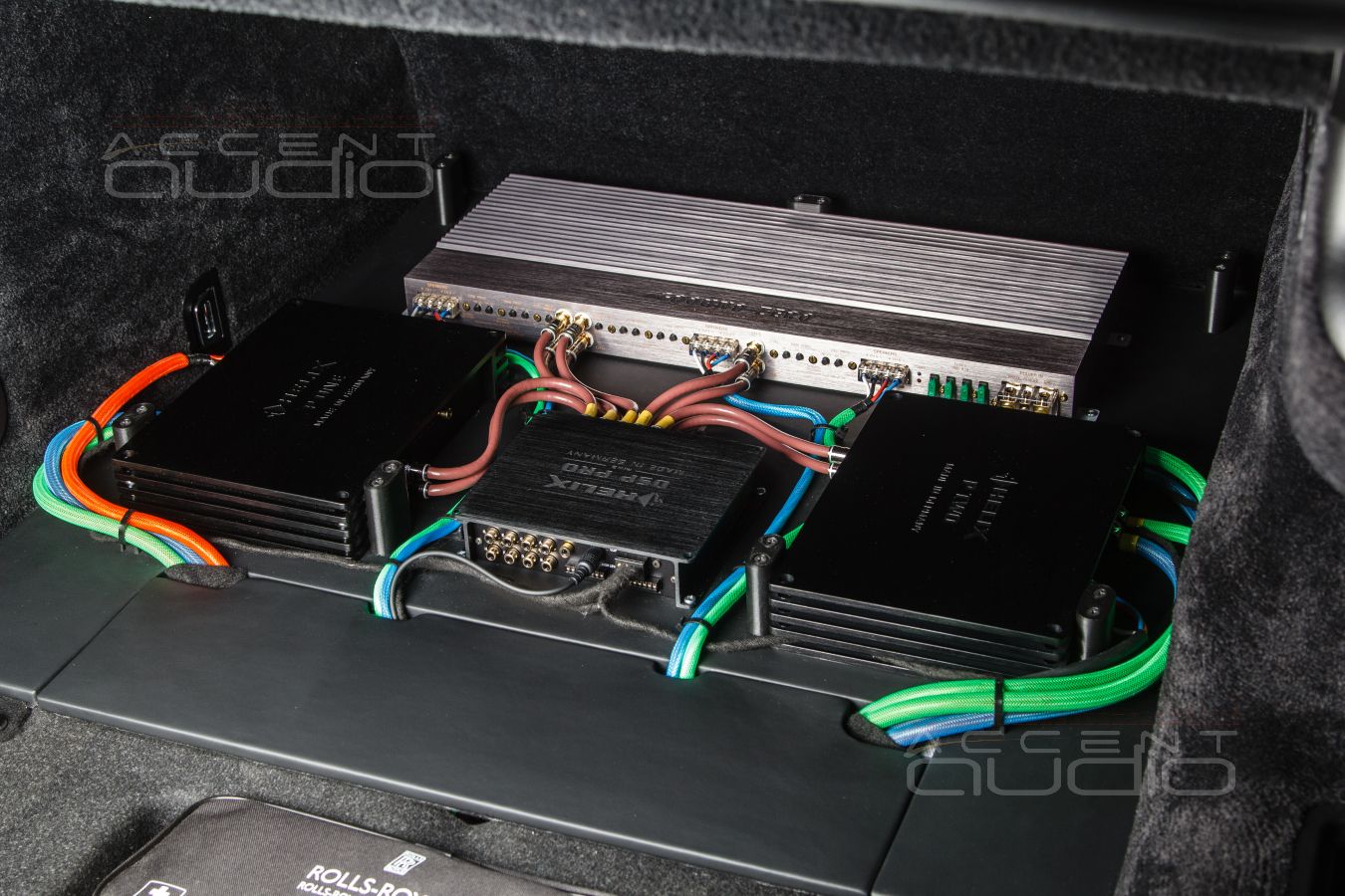 Скрытая интеграция: 9 каналов усиления и 10 каналов процессинга в Rolls Royce Wraith