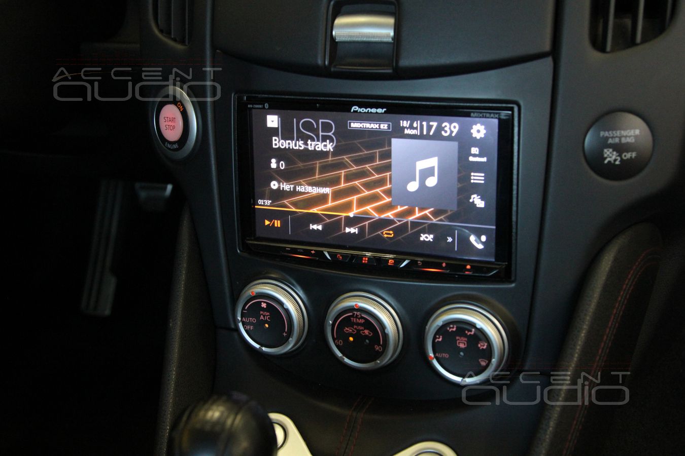 Установка магнитолы Pioneer AVH-Z5000B в Nissan 370Z