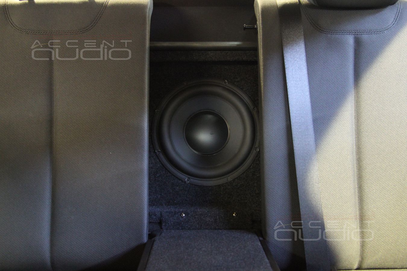 Варианты скрытого размещения сабвуферов в BMW F30