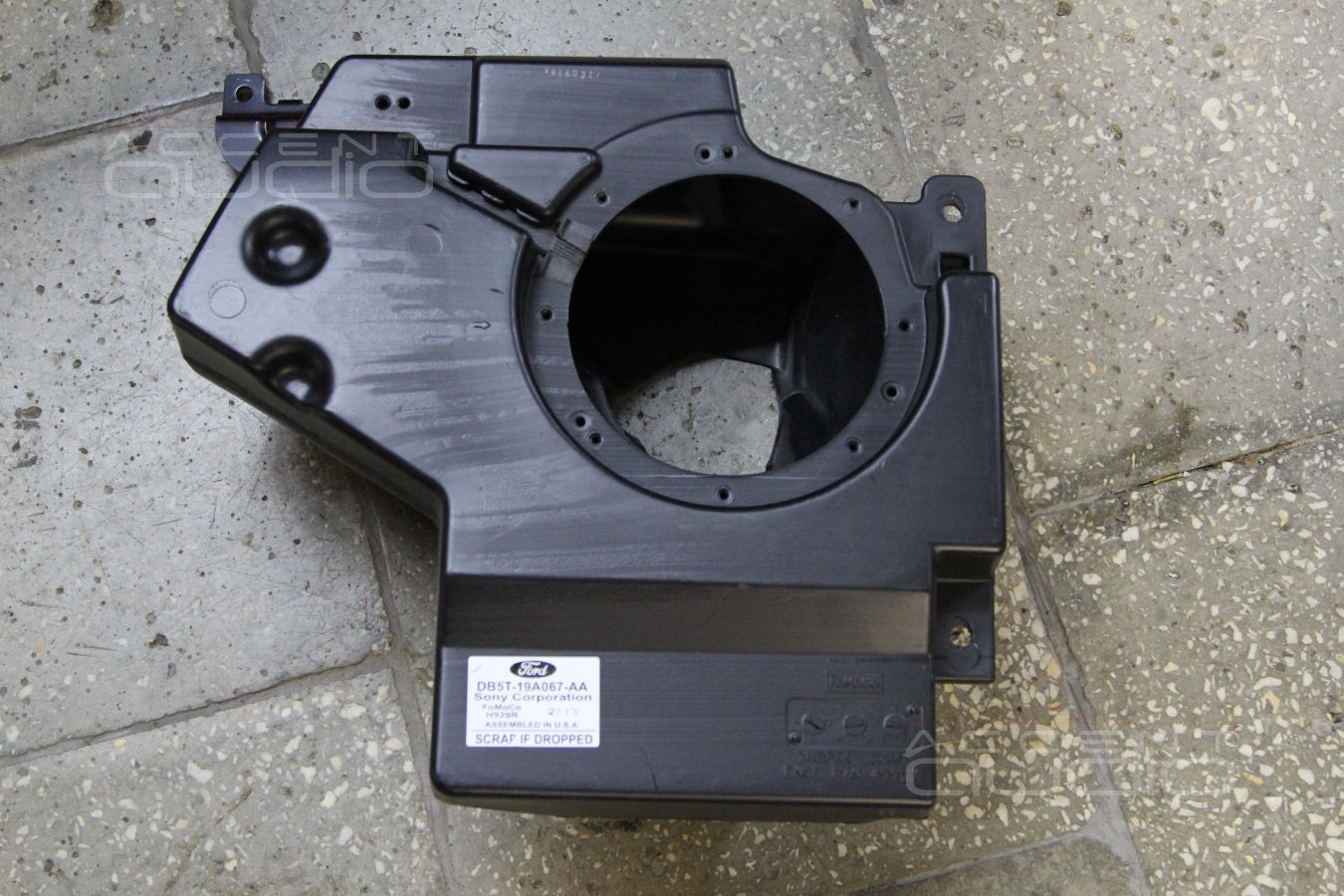 Сабвуфер в Ford Explorer 2014