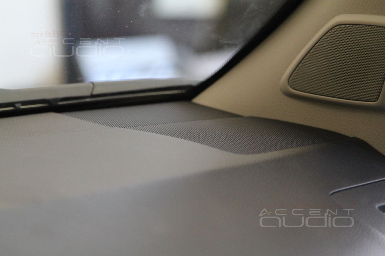 Установка трехполосной акустики в Toyota Prado 150: серединки E.O.S MD-75 в штатных местах