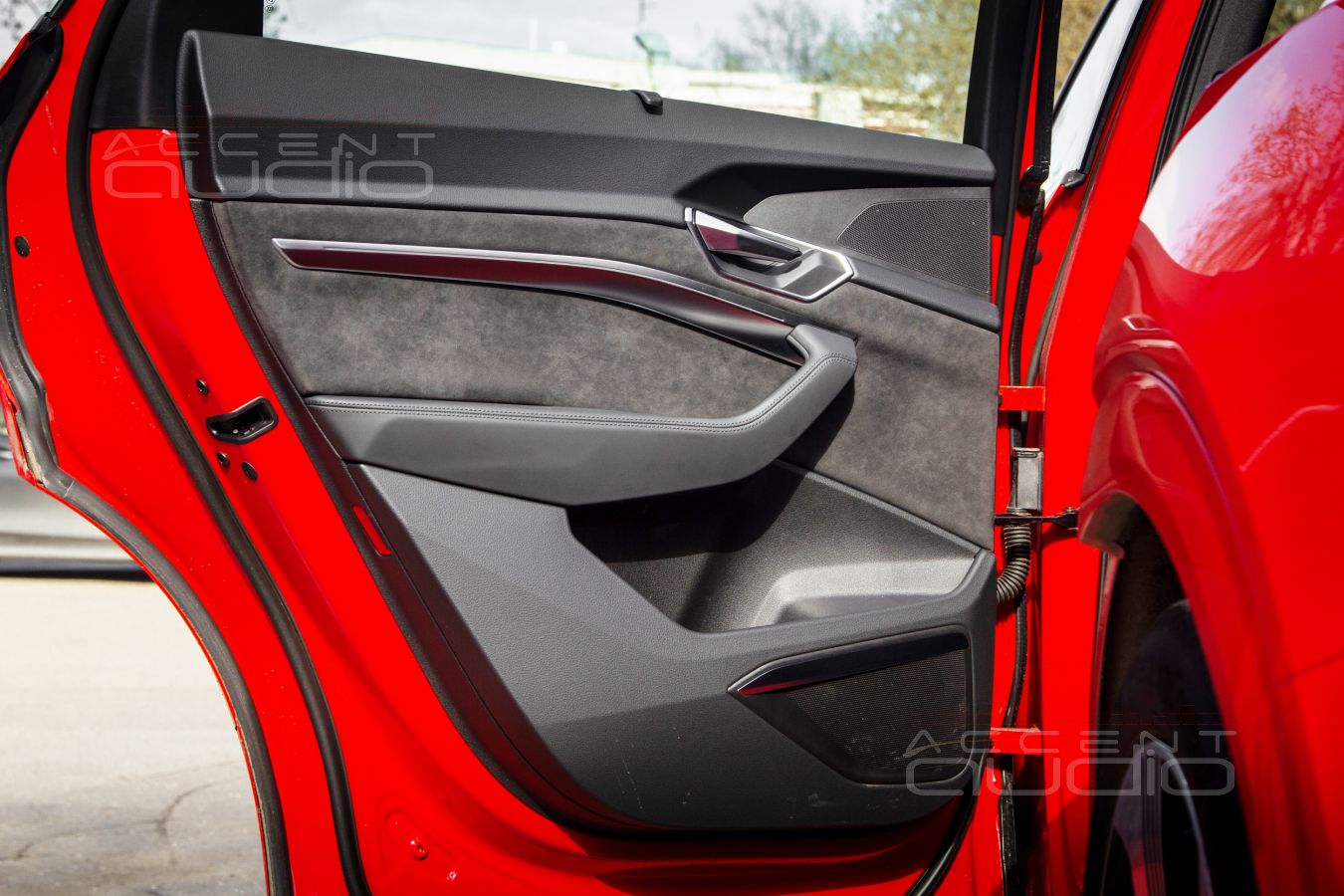 Тыловая коаксиальная акустика Helix S6X в Audi E-tron