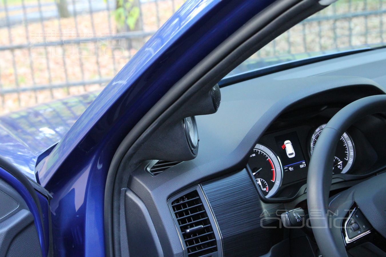 Сразу – главное: подиумы для твитеров Rainbow и среднечастотных излучателей Brax для Skoda Kodiaq