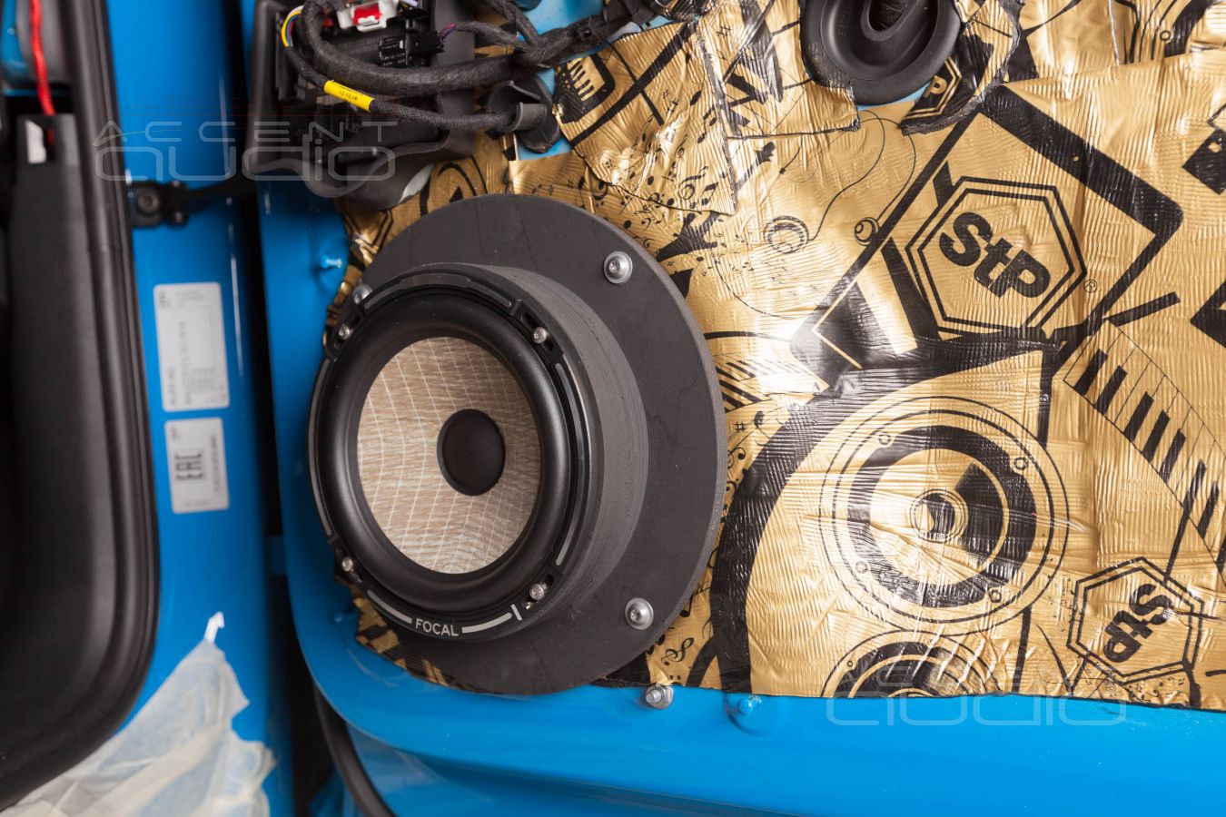 Установка новой акустики в Audi Q3: аудиоподготовка дверей и Focal Flax