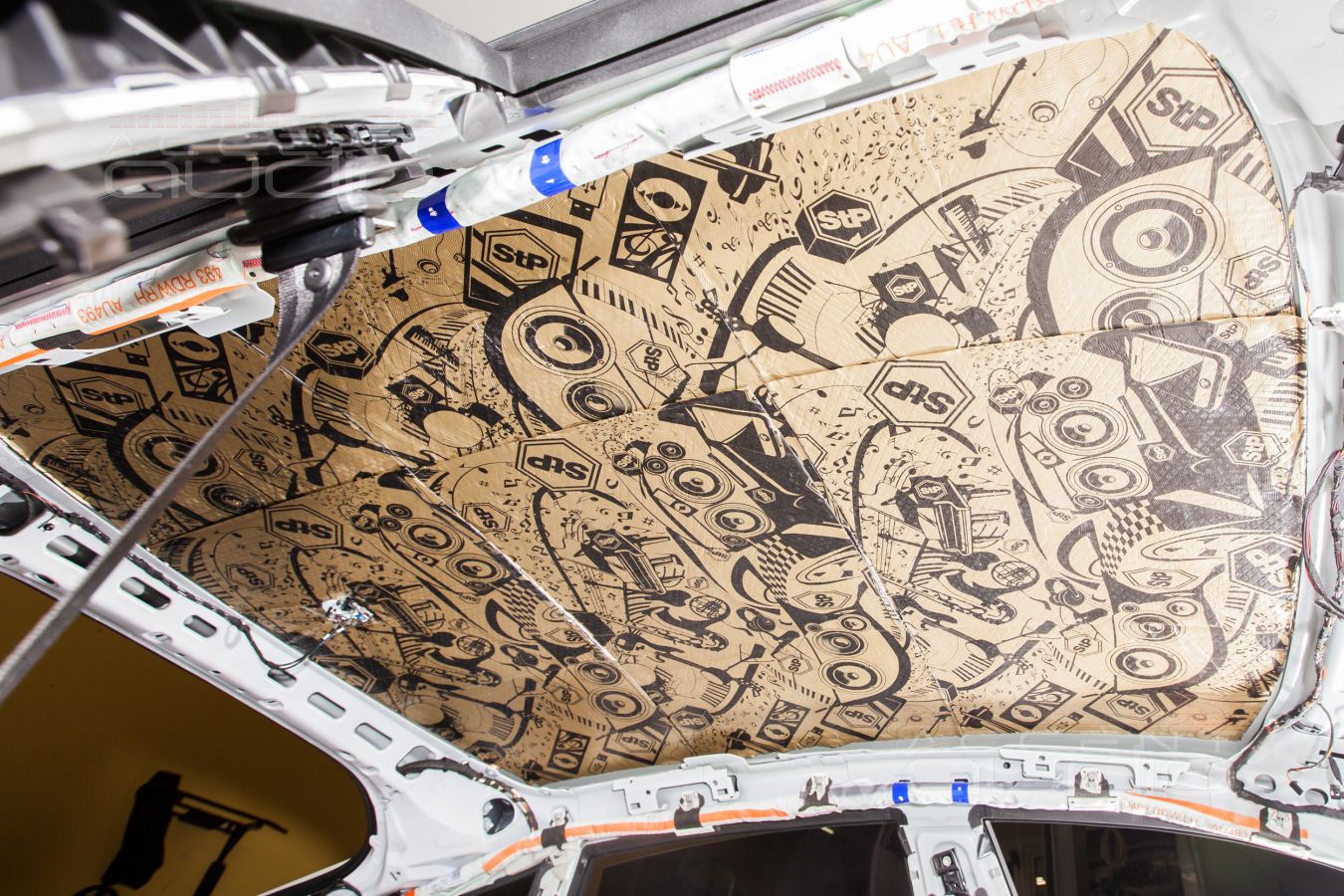 Шумоизоляция Audi A5 – просто фото процесса