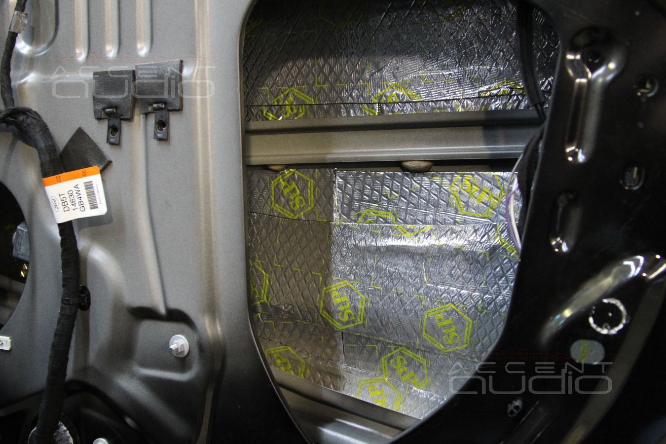 Установка акустики в Ford Explorer 2014