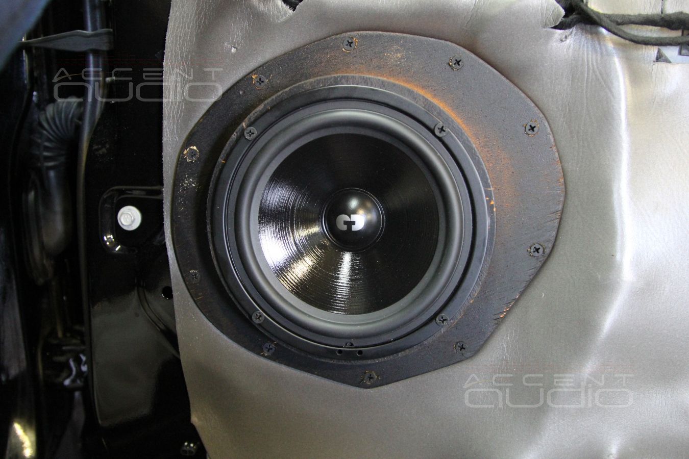 Установка акустики в Ford Explorer 2014