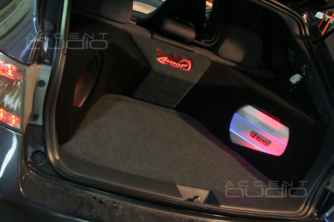 Subaru WRX STI: займите весь багажник пожалуйста !