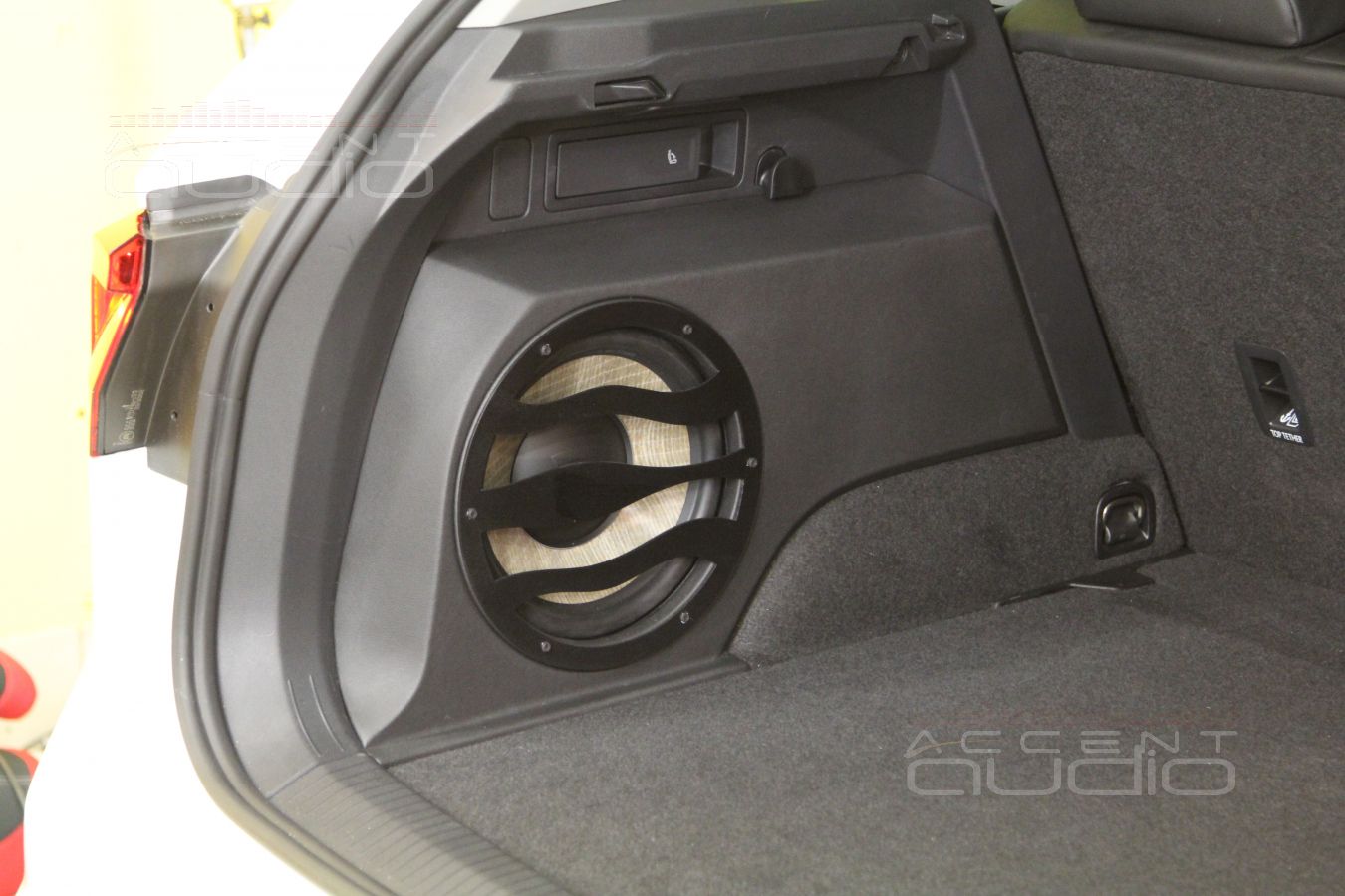Встроенный сабвуфер в новом Тигуане