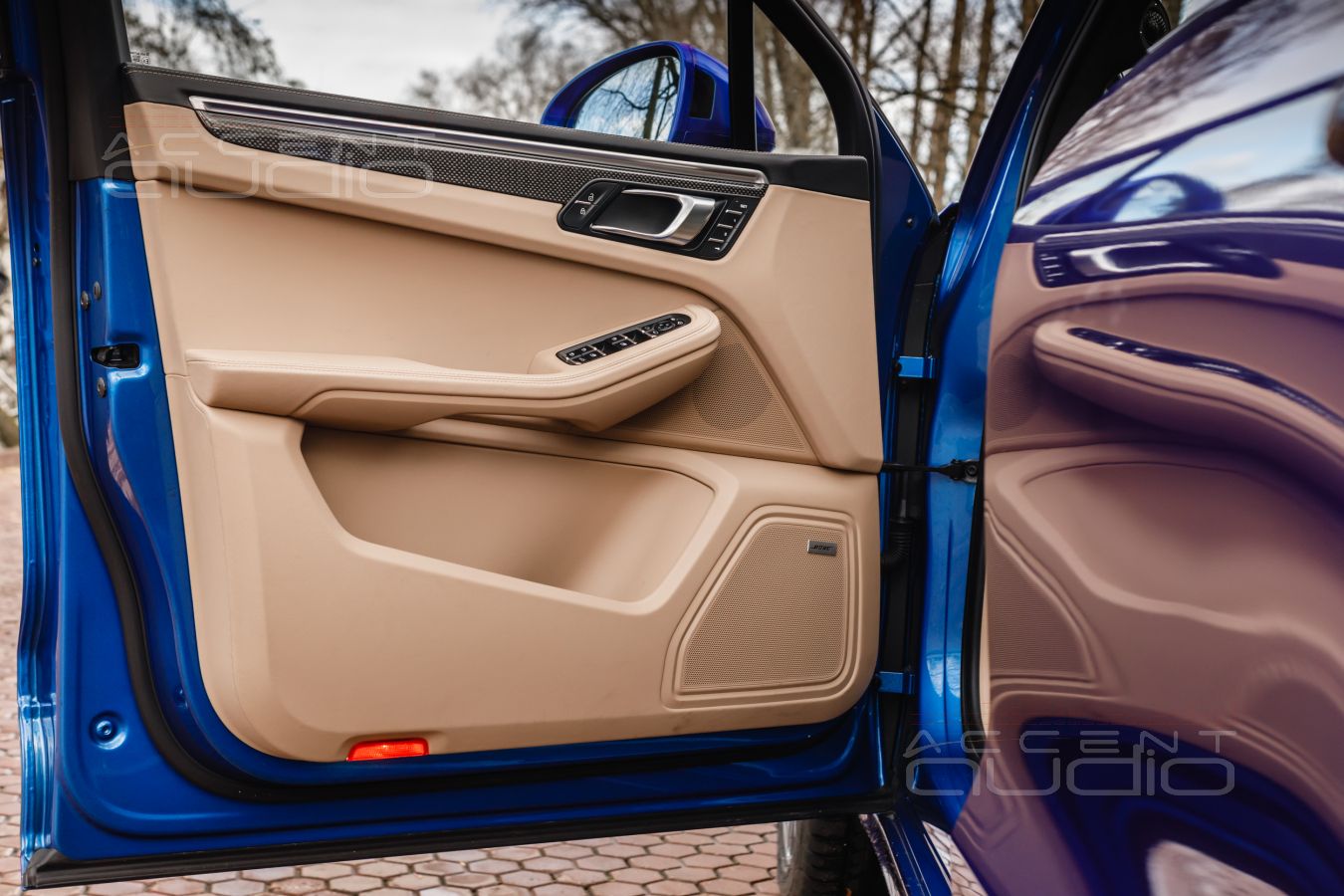 Аудиоподготовка дверей Porsche Macan и установка мидбасов ScanSpeak