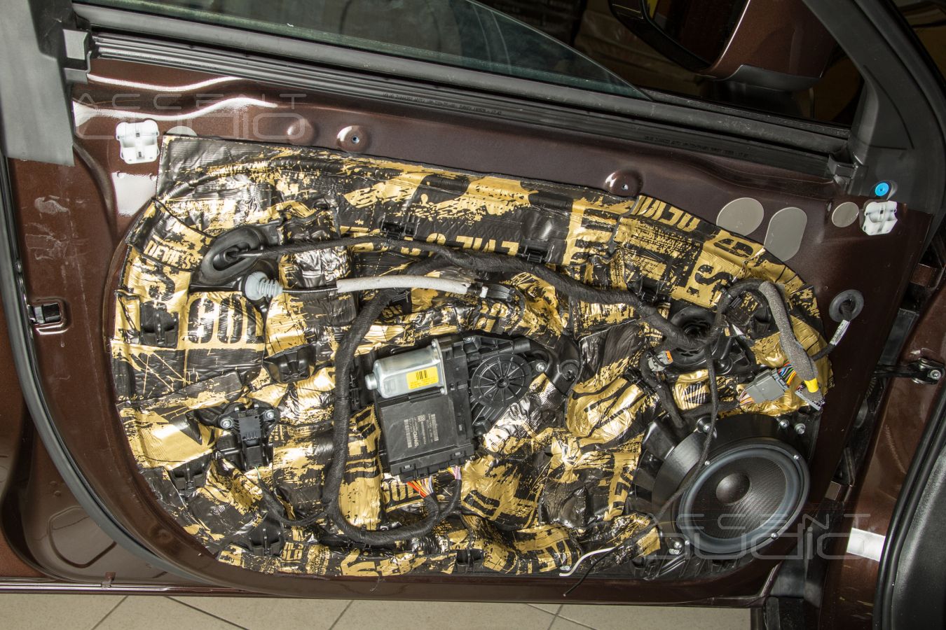 Аудиоподготовка дверей и штатный монтаж новых мидбасовых динамиков SOAudio 165\38