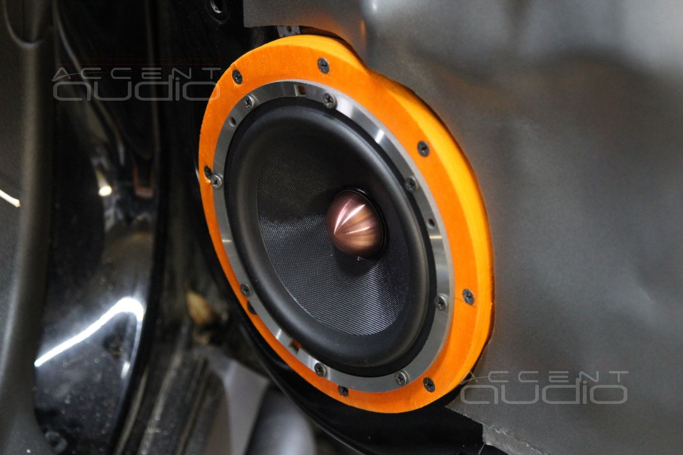 Установка акустики в Hummer H3