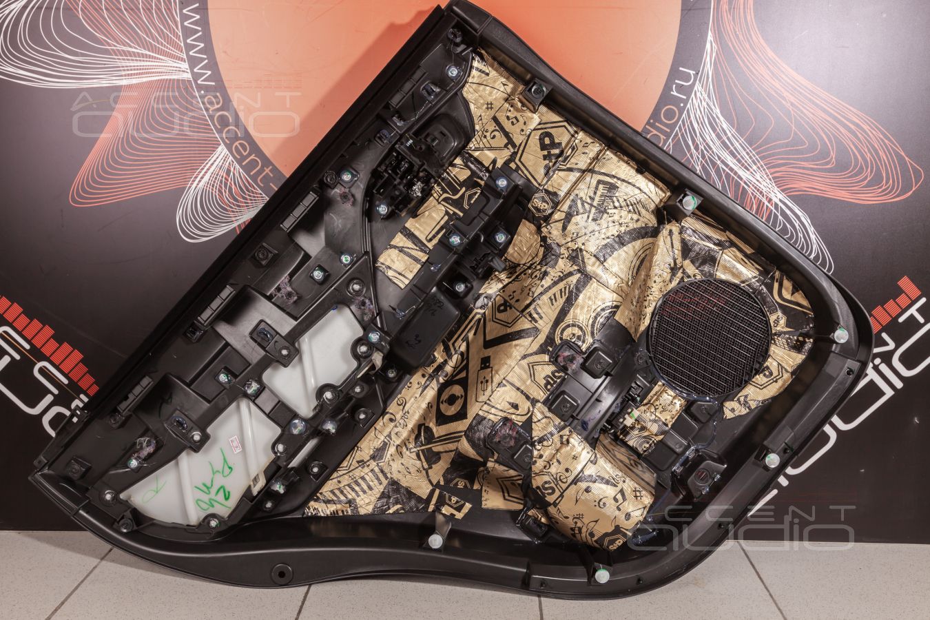 Аудиоподготовка дверей, жесткость и установка акустики Focal Flax в Mitsubishi Pajero Sport