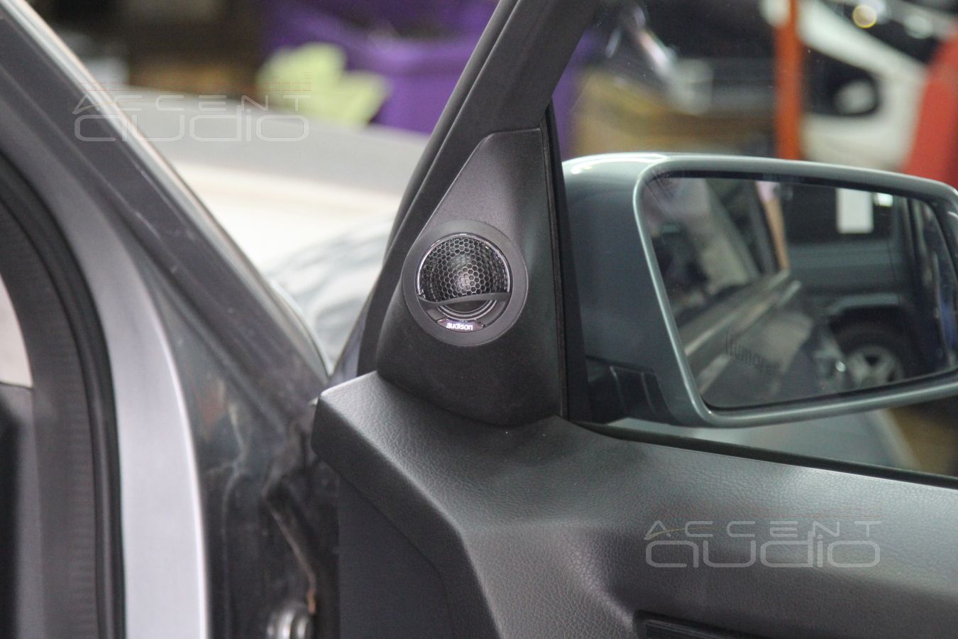 Замена акустики и виброизоляция дверей в Mercedes GLK 2014