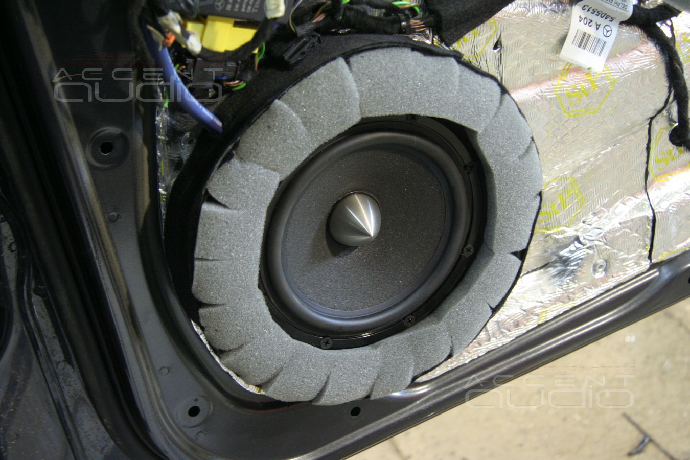 Установка акустики в Mercedes GLK 350