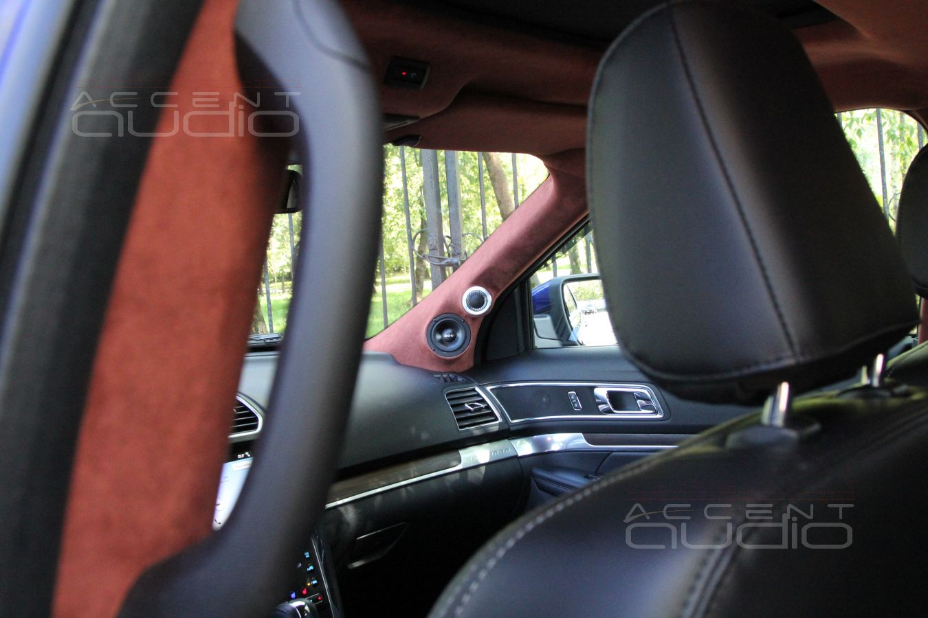 Установка СЧ-ВЧ: подиумы под твитеры и среднечастотные динамики в Ford Explorer