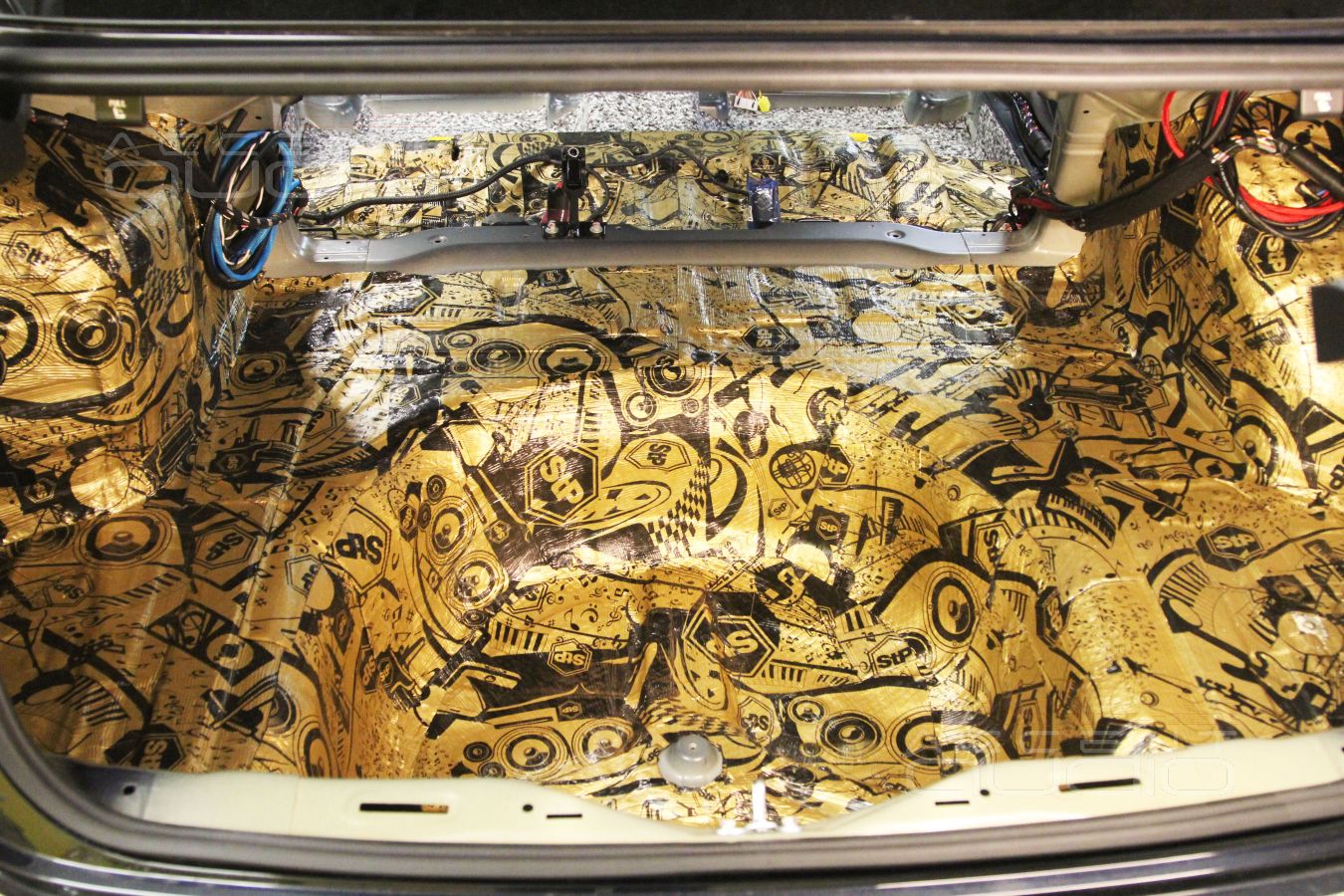 Шумоизоляция пола и задних дверей Kia Optima