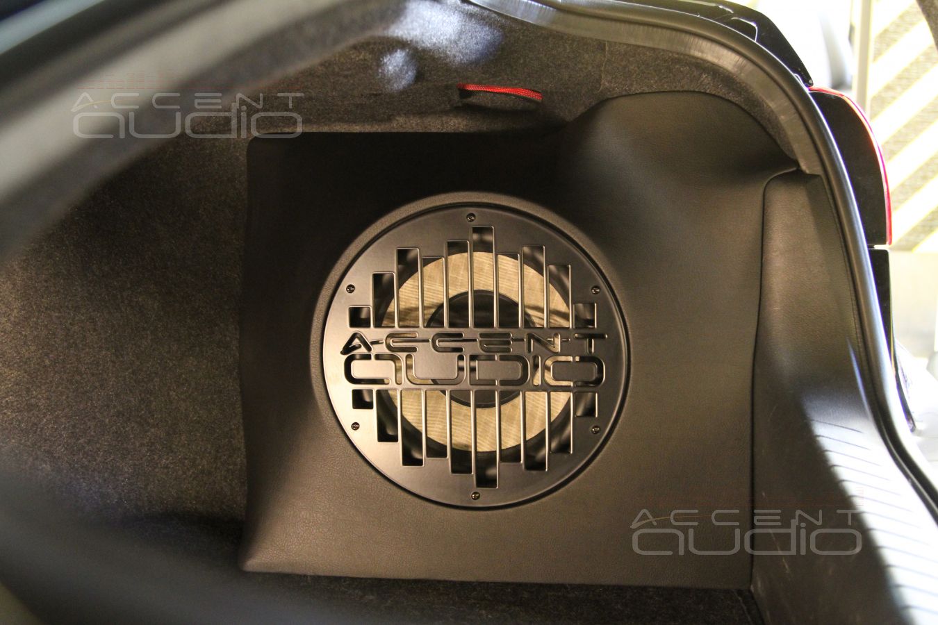 Правые и левые сабвуферы – исполнение на вкус