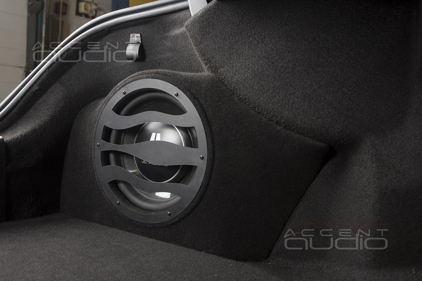 Модернизация штатной аудиосистемы в Mercedes-Benz ML W205: встроенный сабвуфер