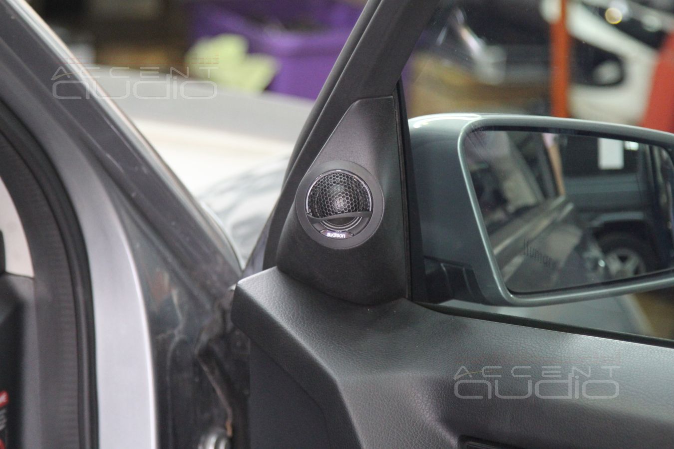 Замена акустики и виброизоляция дверей в Mercedes GLK 2014