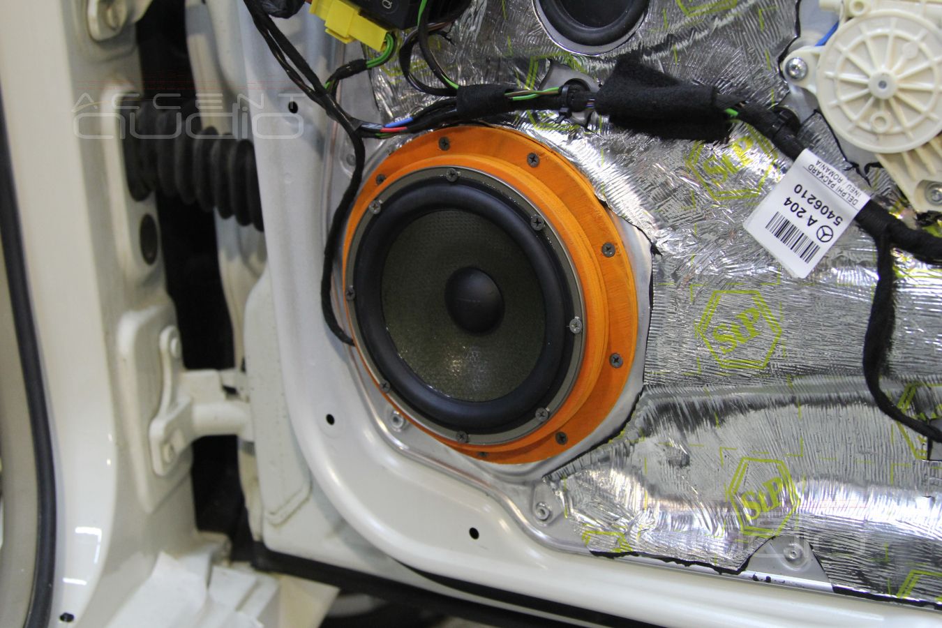 Установка мидбасов Eton и твитеров ScanSpeak в Mercedes GLK