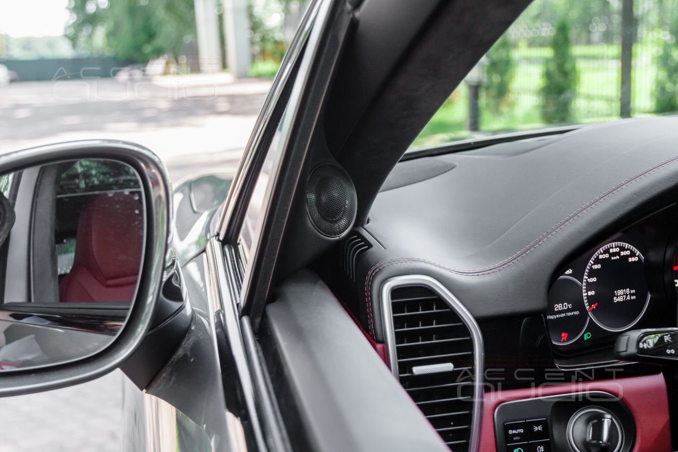 Правильное размещение лучших немецких твитеров Brax ML1 в новом Porsche Cayenne