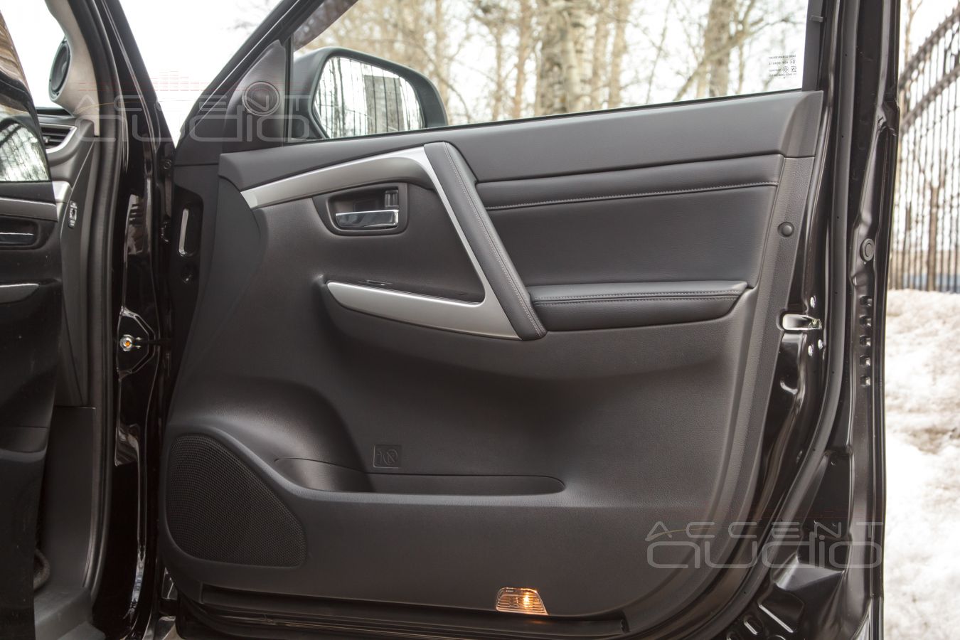 Установка фронтальных мидбасов Brax GL6 в Mitsubishi Pajero Sport