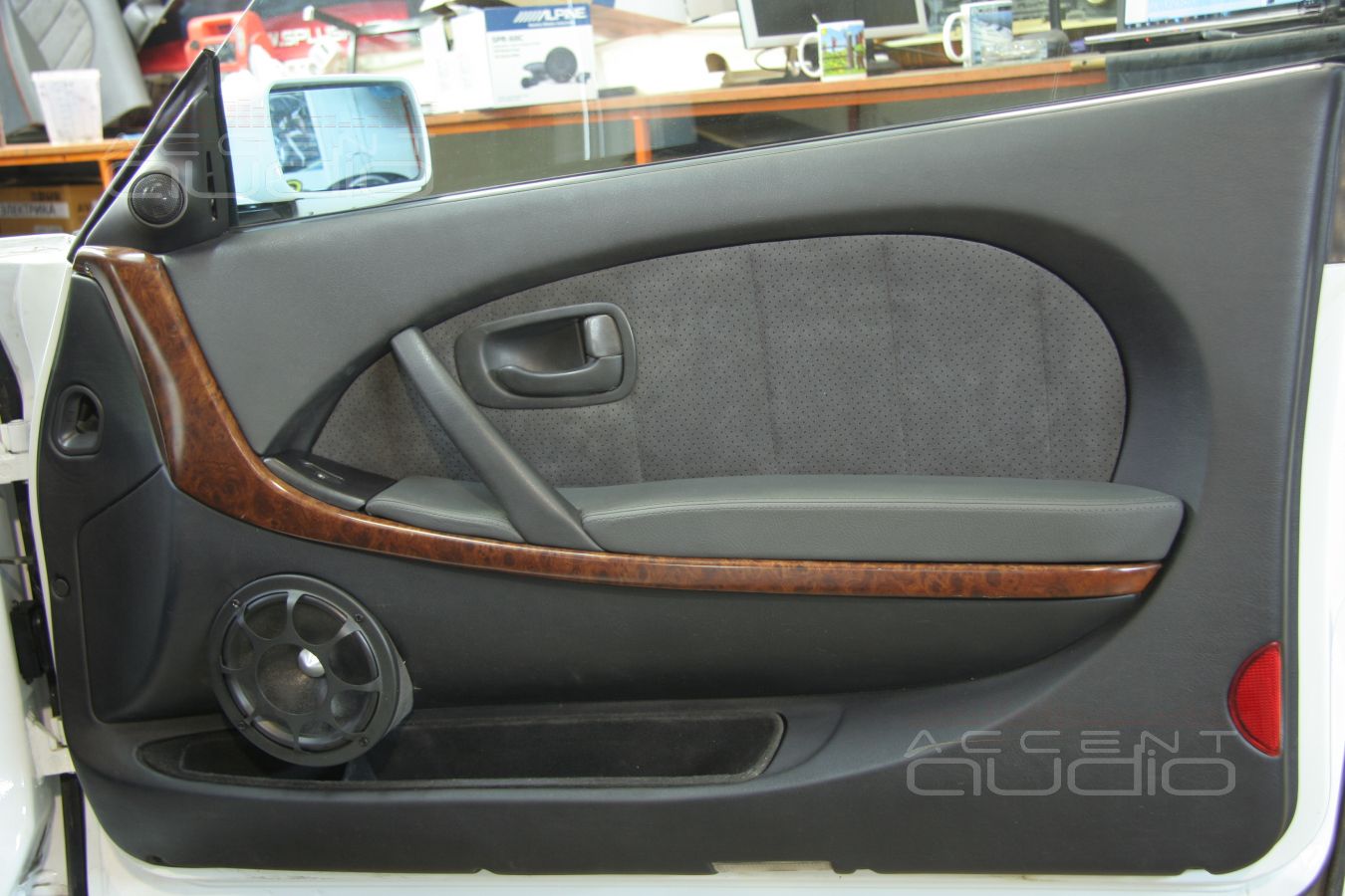 Изготовление подиумов под мидбасы и твитеры в Lancia Kappa Coupe