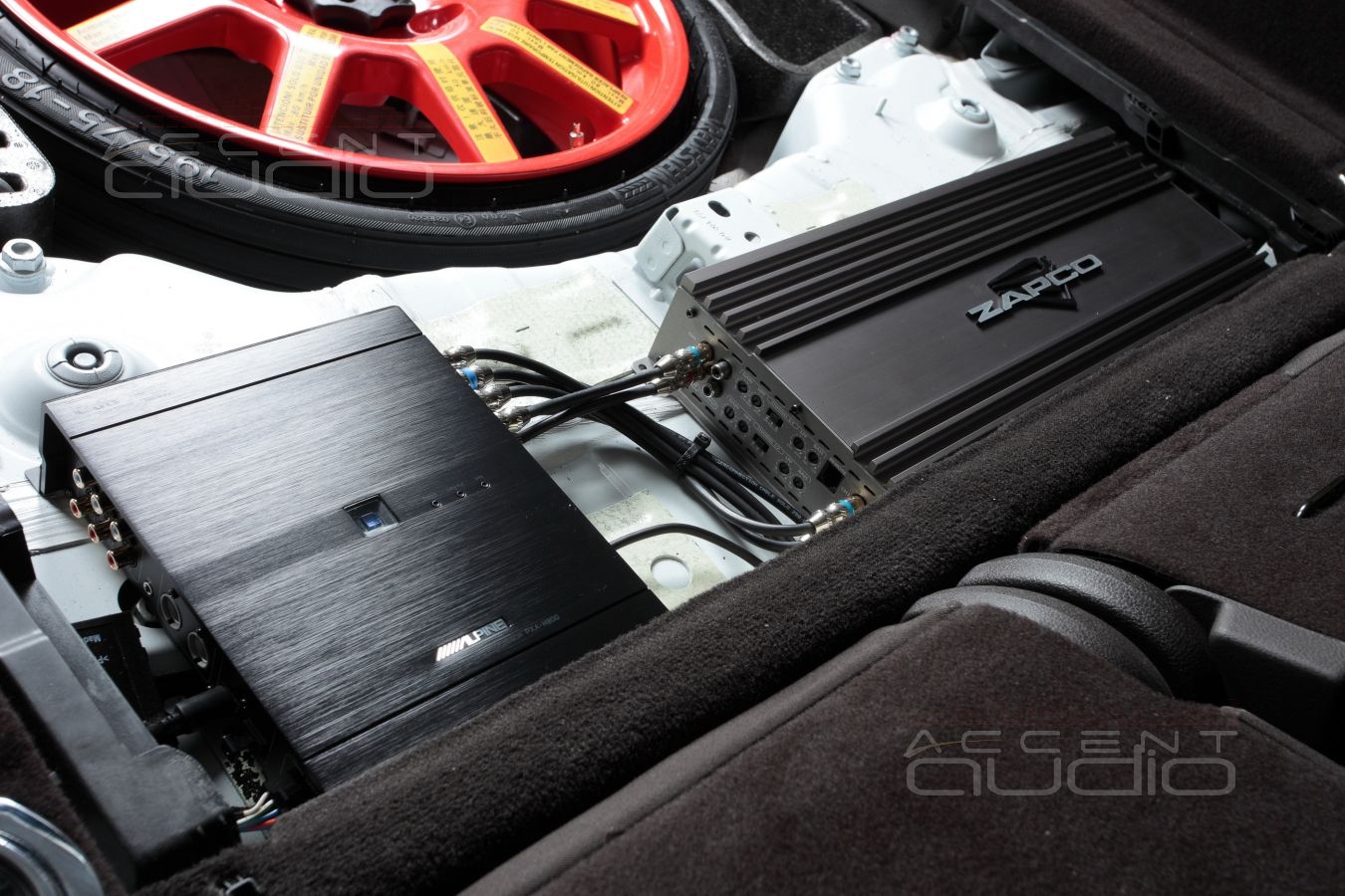 Установка усилителя и аудиопроцессора в Volkswagen Touareg NF