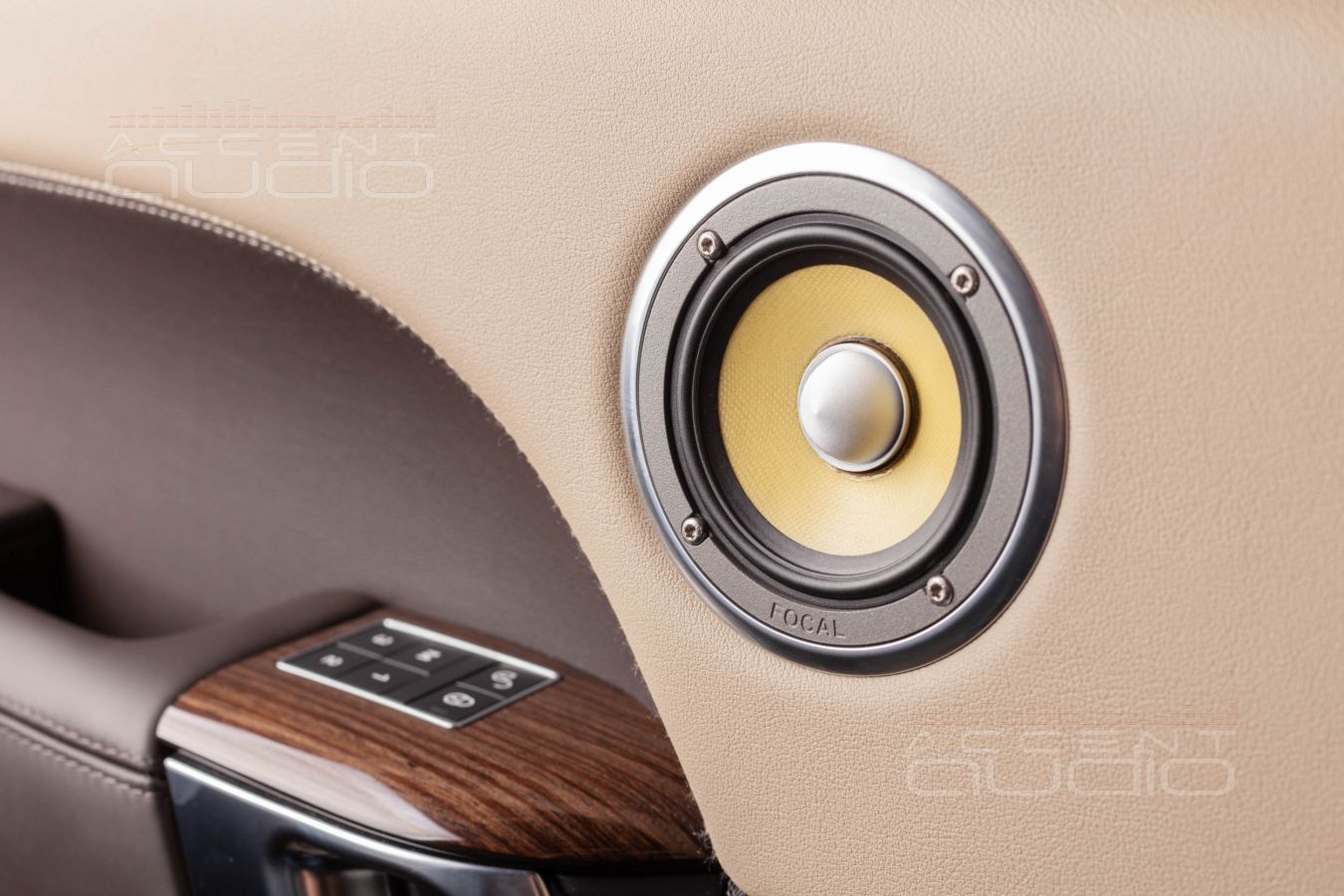 Всё желтое и модное – наружу: установка новой акустики Focal K2 Power в Range Rover Sport