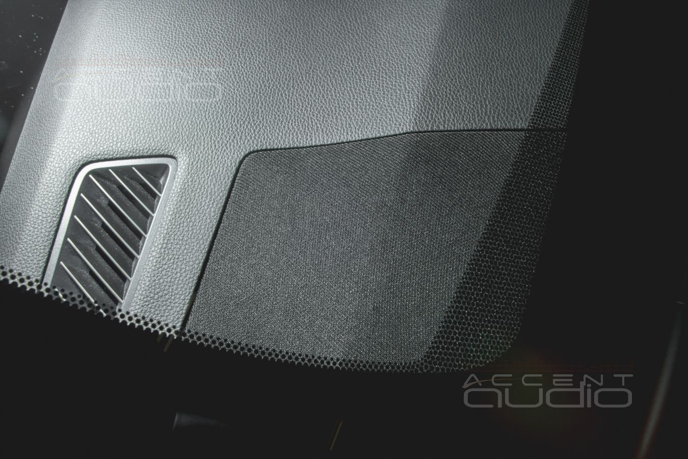 Установка среднечастотных динамиков штатно в нештатные места Toyota RAV4