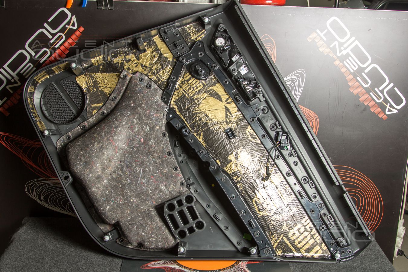 Шумоизоляция Skoda Kodiaq новыми материалами STP AEROCELL