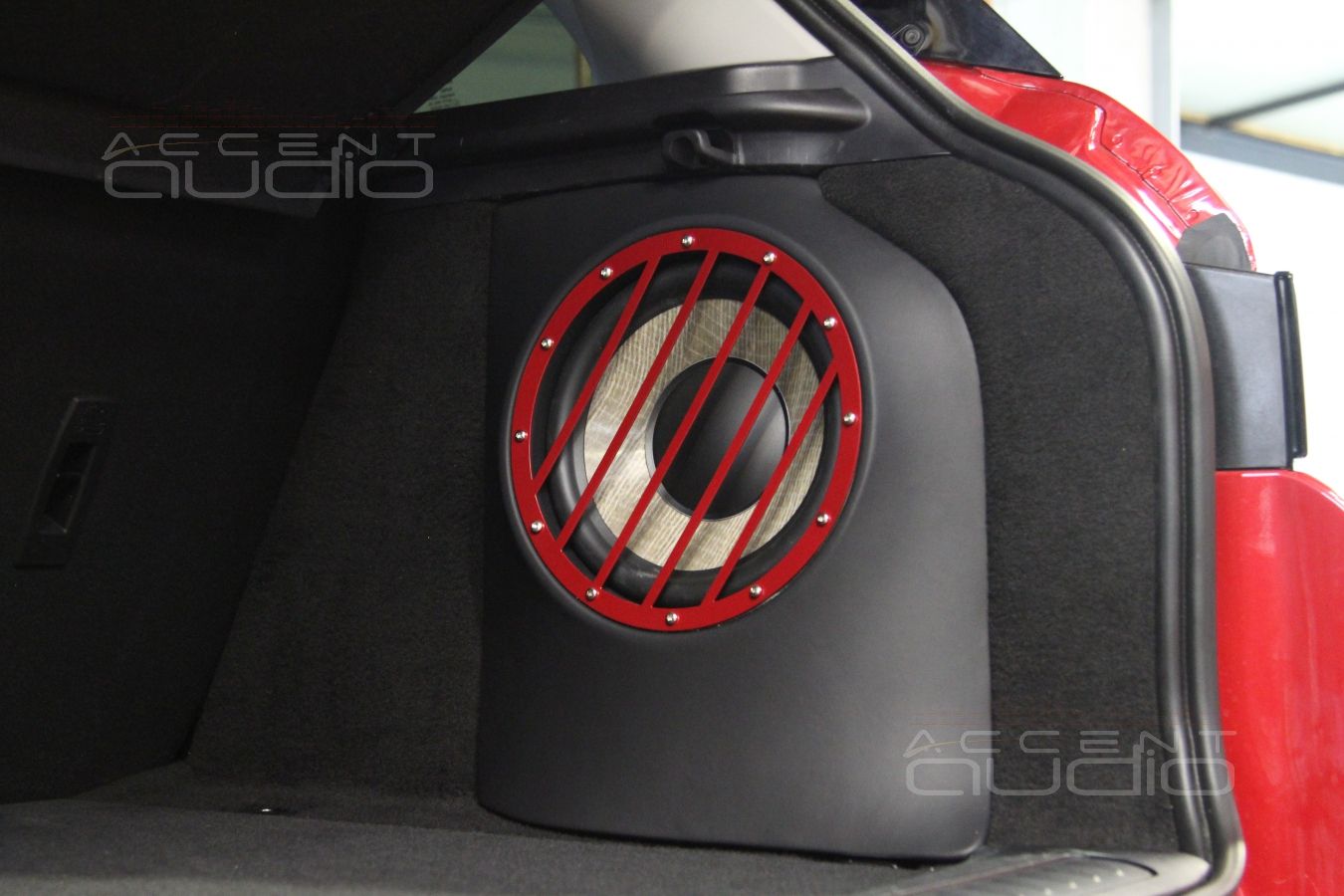 Сабвуфер стелс в RangeRover Evoque