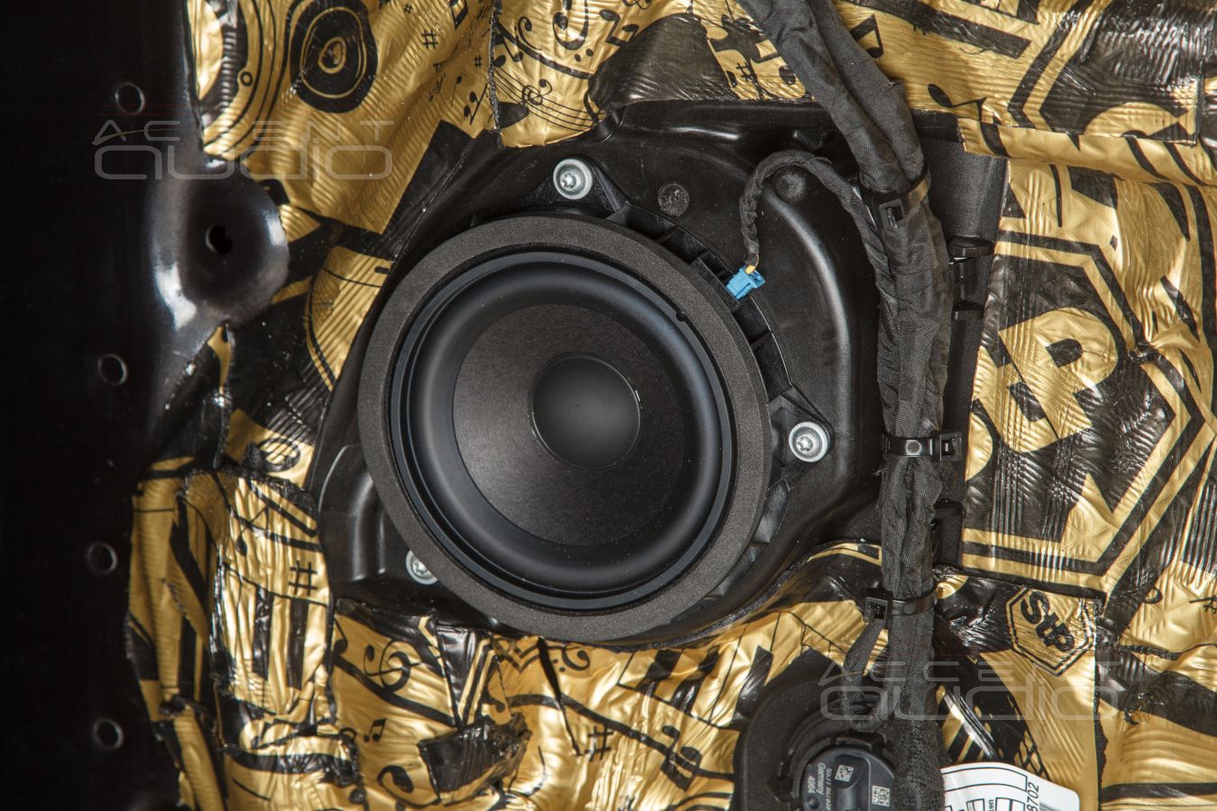 Виброизоляция дверей и установка СЧ и ВЧ излучателей GroundZero по заводским местам