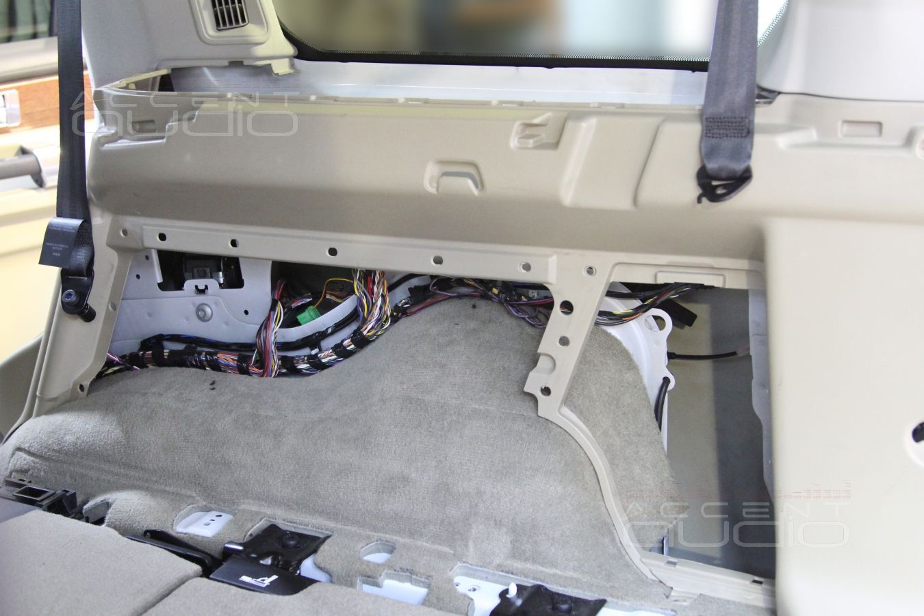 Установка усилителей E.O.S в Range Rover Discovery